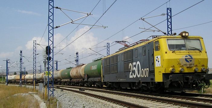 La caída de 100 $/Tm. registrada por el valor del ACN en el mercado spot ha quedado retratada en los contratos de noviembre