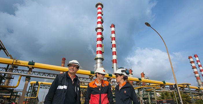 Repsol pone en marcha una nueva columna de destilación de propileno en su complejo químico de Tarragona